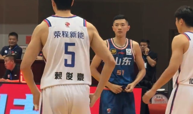 开云体育官方入口-山东夏联胜天津！陈林坚轰18分，常浩然+三首发齐爆，刘毅低迷！