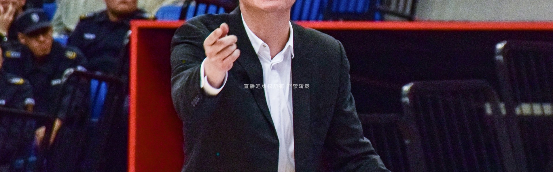 开云体育登录-杨瀚森“接班人”定了！青岛男篮锁定未来双子星：李俊贤、丛睿言