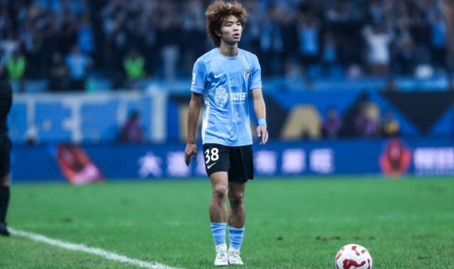 开云体育电脑版-媒体人：申花想买吕焯毅大连英博不卖，大连想租谢鹏飞申花不租