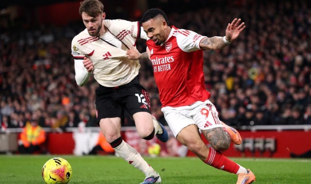 开云体育登录入口-体坛联播｜阿森纳0比0利物浦，皇马力克马竞晋级西超杯决赛