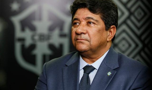 国际足联帮忙官复原职 他马上就炒掉巴西队主教练