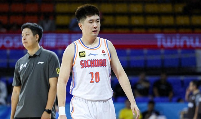 杜锋爱徒加盟NBL，新疆后卫伤势接近郭艾伦，杨舒予成女篮队长