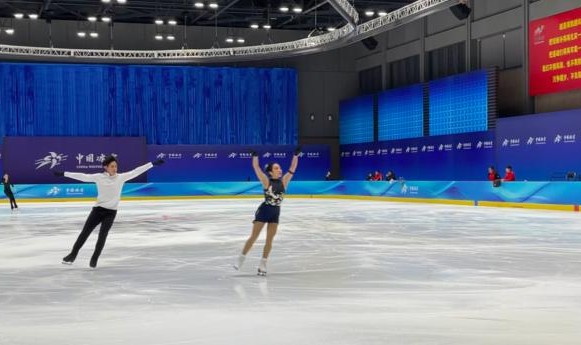 开云体育官网-冬奥前中国双人滑“磨”单跳 赵宏博：与对手比“稳”