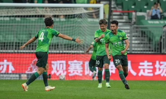 开云体育官方入口-6比2！前8场只进7球的国安过大年 斯坦利换阵成功