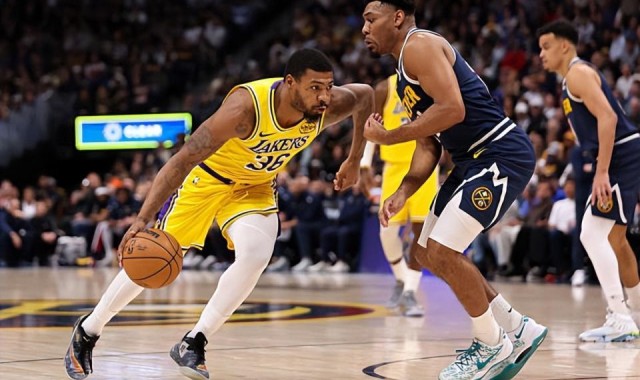 开云体育登录入口-单节12分！湖人后场大闸成为了球队完成逆转球的关键人物？